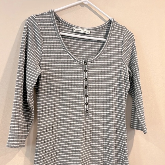 🔥Abercrombie & Fitch Gray Sheath Dress 3/4 Sleeve Scoop Neck🔥 - Picture 3 of 7